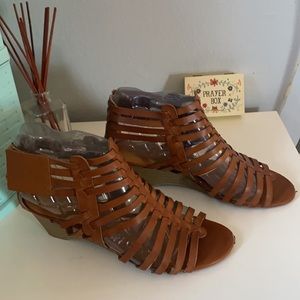 a.n.a. A New Approach ♥️ Gladiator Sandals